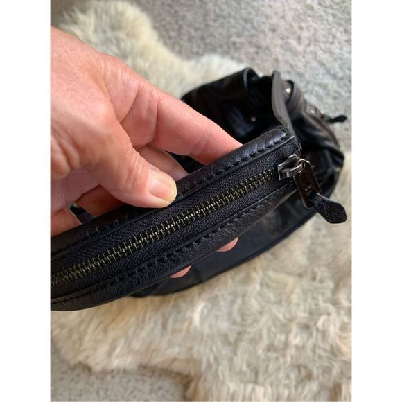 Juicy Couture Leather Zipper Detail Expandable Shoulder Bag Black - Picture 7 of 12